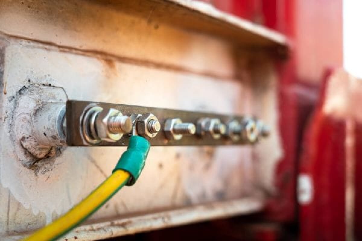 Grounding System Wajib Dipasang? Ini Penjelasannya
